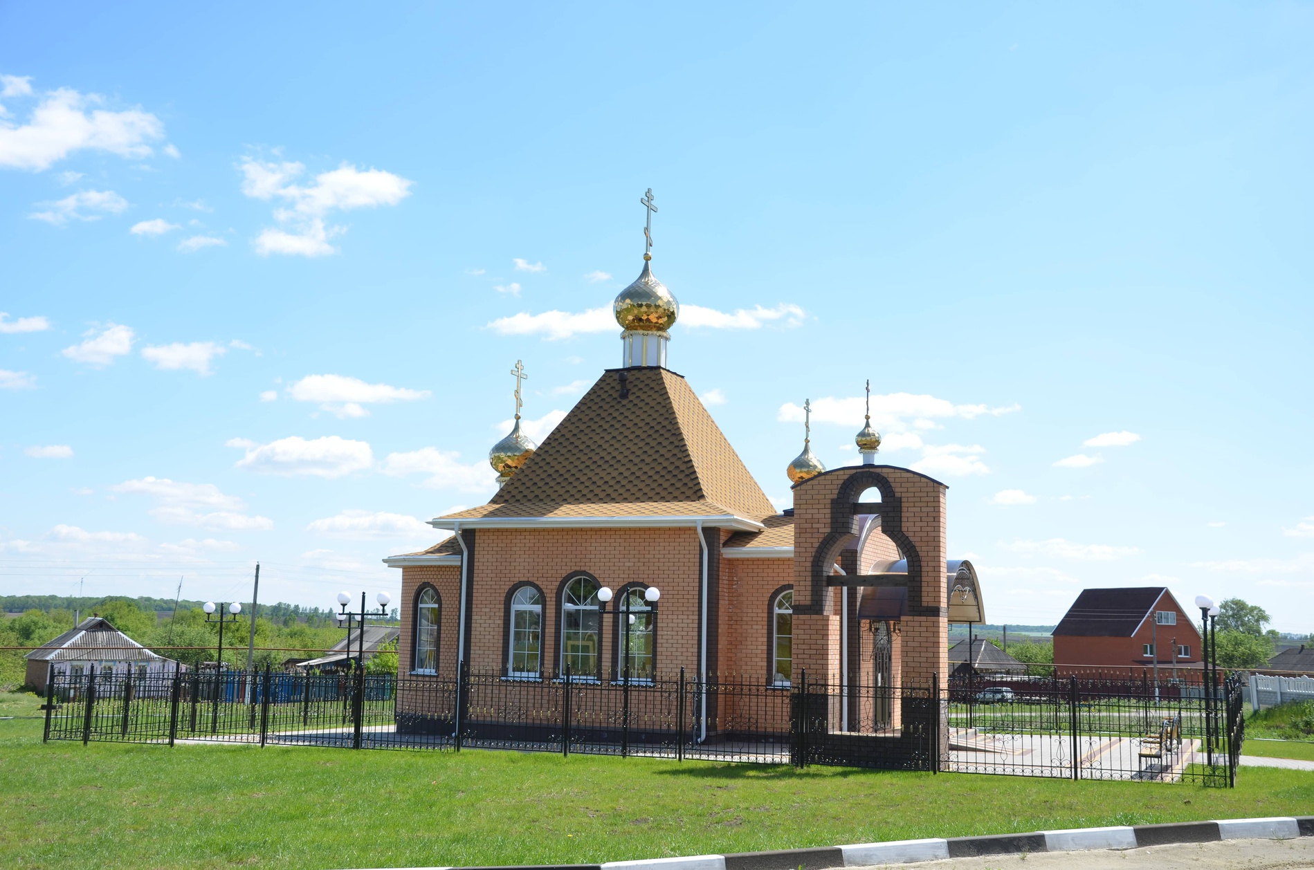 Храм в честь святого Тихона Задонского.